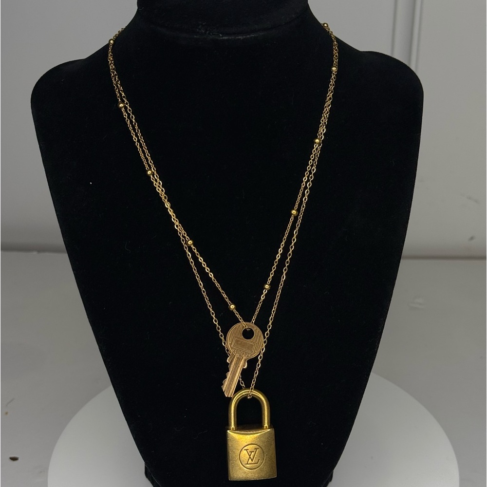 Louis Vuitton Padlock and Key 200 Series  (WINNER’s CHOICE)